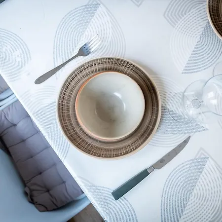 Hall Et Parking Prive Ruão