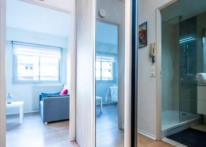 Hall Et Parking Privé