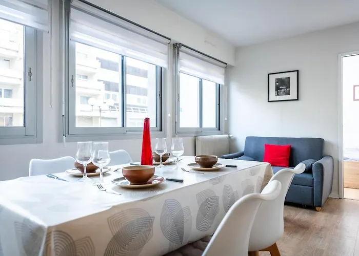 Hall Et Parking Privé