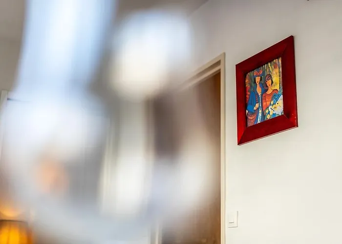 Hall Et Parking Prive