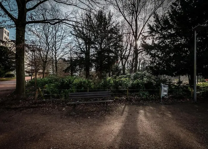 Hall Et Parking Prive